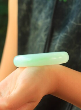 新疆和田玉冰底翠青手镯