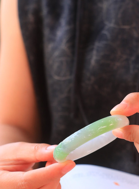 新疆和田玉冰底翠青手镯正圈