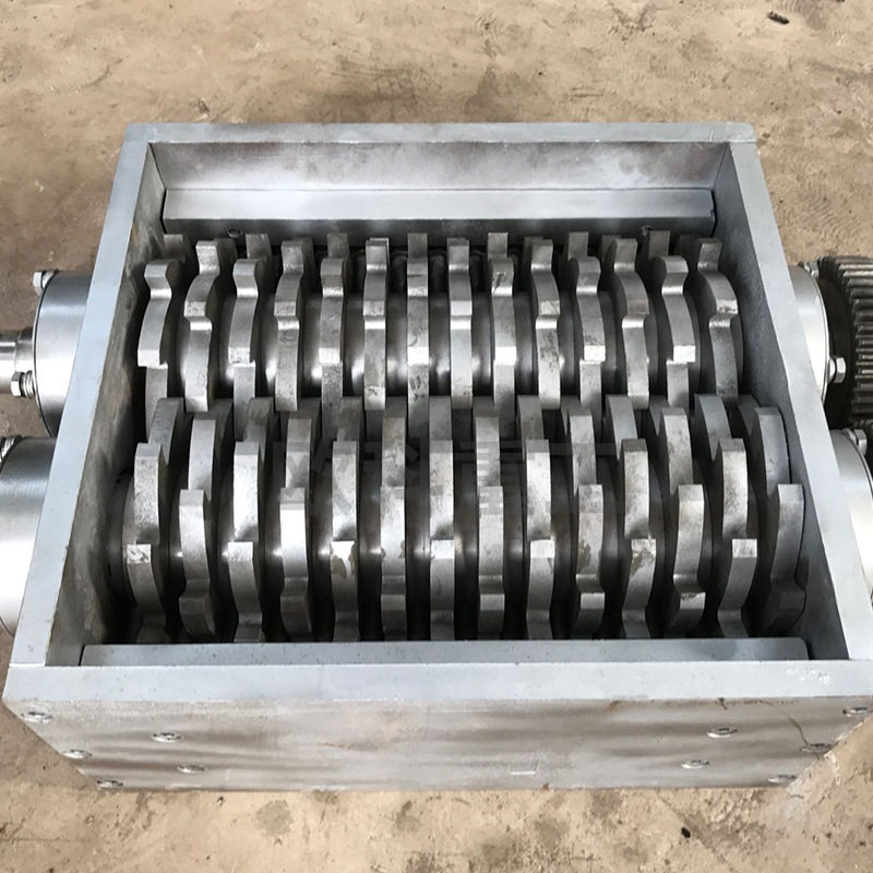 Shredder chassis large and small metal scrap steel domestic plastic crushing film shredder crusher oil barrel