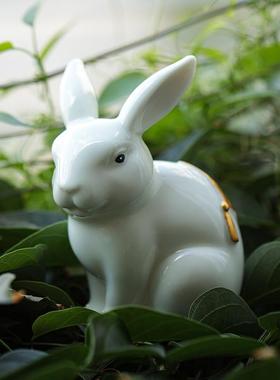 陶瓷小白兔子摆件招财玉兔一对客厅桌面装饰兔年吉祥物红色礼物