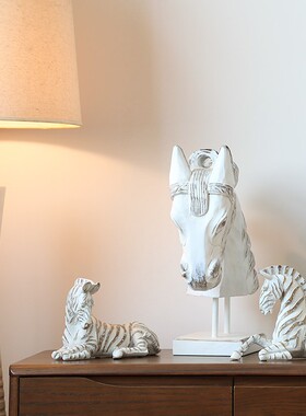 白色艺术斑马摆件生肖客厅招财轻奢高档办公吉祥物树脂家居装饰品