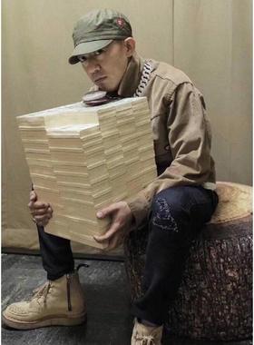 现货Nigo同款 美金凳 潮流家居凳子椅子美金摆件树脂装饰原创模型