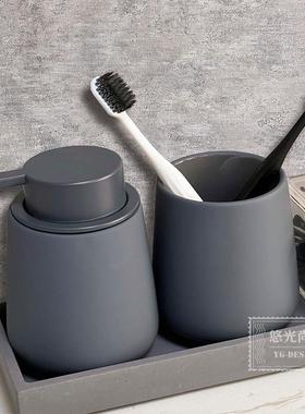 现代简约黑色系样板间卫浴搭配组合套装软装洗手台托 托盘牙刷杯