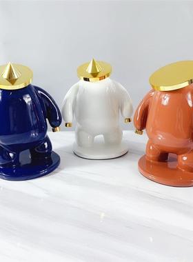 现代简约多色抽象人雕塑摆件样板房售楼处金属树脂软装饰品摆设