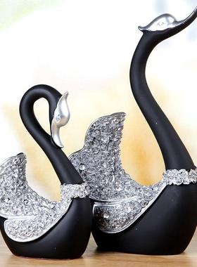 黑色情侣天鹅摆件一对北欧轻奢高档家居客厅酒柜装饰品家里工艺品