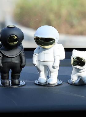 创意简约太空人模型宇航员车载摆件男生礼物汽车公仔装饰轻奢可爱