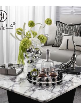 现代样板间花艺索拉玛灰皮革纸巾架慵懒猫摆件客厅茶几组合