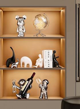 创意轻奢高档酒柜装饰品摆件现代家居客厅玄关电视柜宇航员红酒架