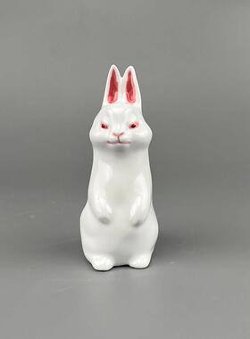 财禄满怀不仁斋釉下彩手绘拜佛兔立耳兔筷子架客厅桌面创意摆件