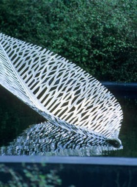 不锈钢镂空镜面叶子雕塑户外园林地产售楼处水池水景装饰植物摆件