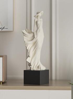 玄关创意轻奢雕塑人形抽象艺术摆件高级感客厅现代简约酒柜装饰品