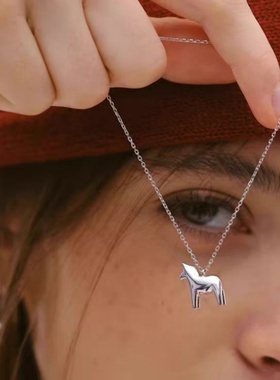 时空骑迹系列小马项链马年生肖主题简约气质精致高级感独特配饰