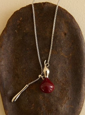 红色吊坠项链高级感大气高档秋冬毛衣链气质时尚百搭小众简约优雅