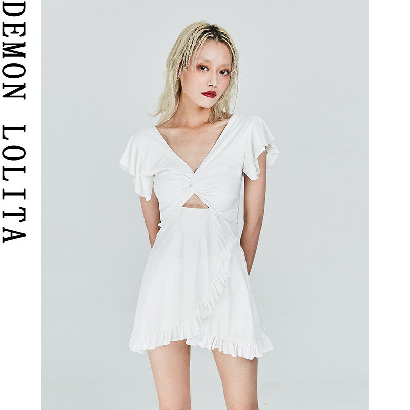 温泉泳衣女2025新款遮肉白色连体裙式遮肚显瘦韩国ins保守泳装,淘宝优惠券,粉丝福利购,淘宝优惠卷