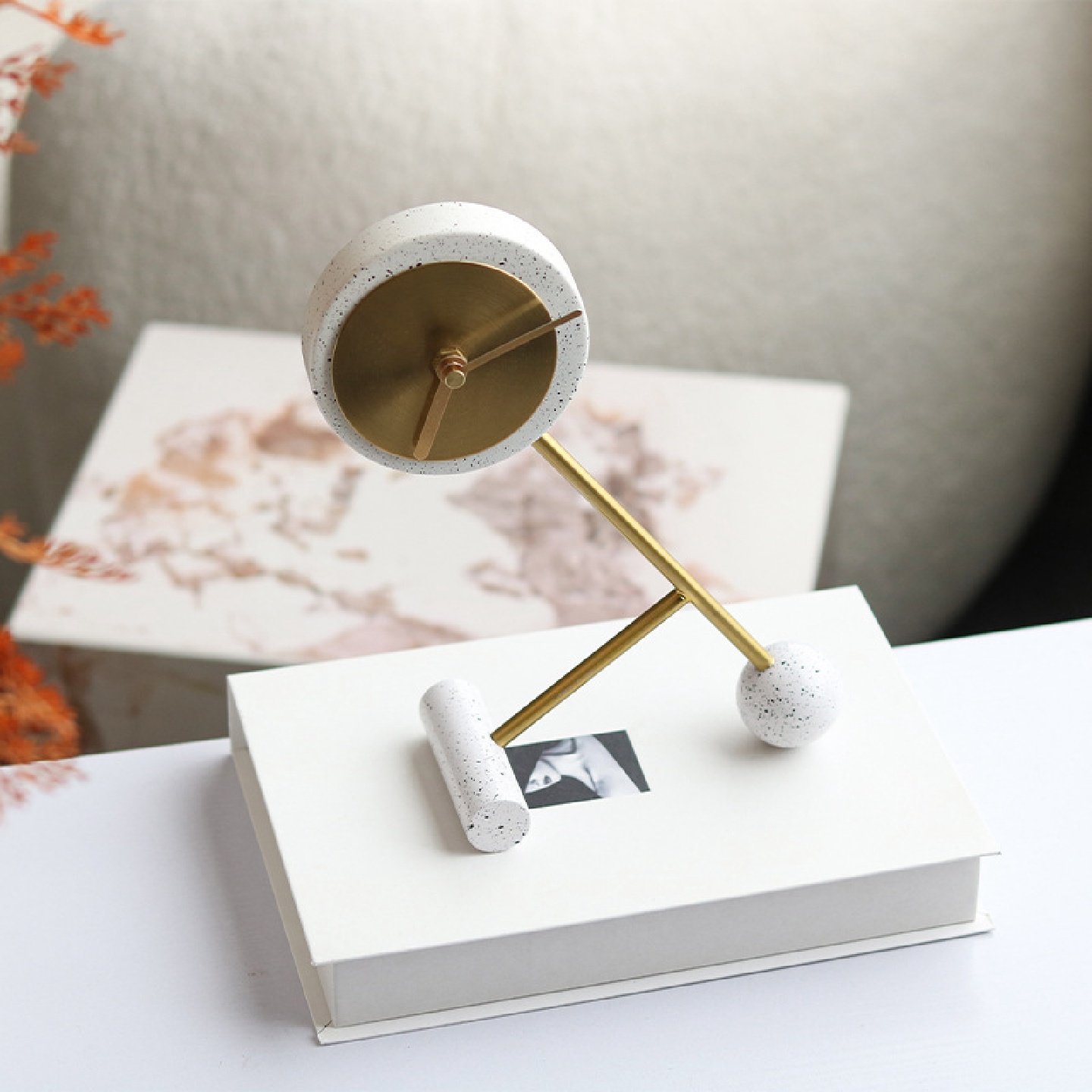 现代轻奢时钟艺术家居软装台钟简约客厅电视柜书房房间金属装饰钟,淘宝优惠券,粉丝福利购,淘宝优惠卷