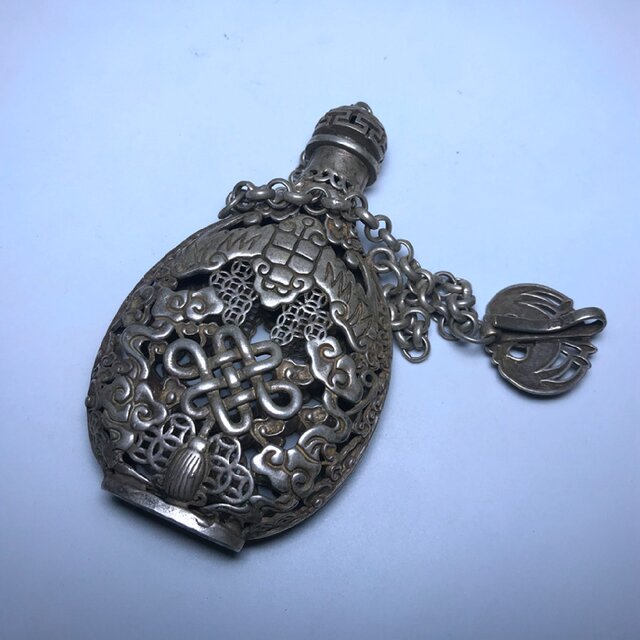 Antiques, miscellaneous folk customs, handmade old silver jewelry, Miao silver sachet, hollow open-carved Kirin offering longevity silver pendant pendant