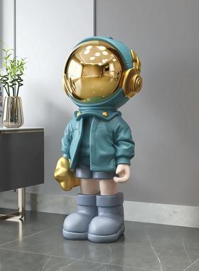 视客厅电柜迁旁边的大型宇航员地板装饰品宇航员家VEA装饰品乔庭