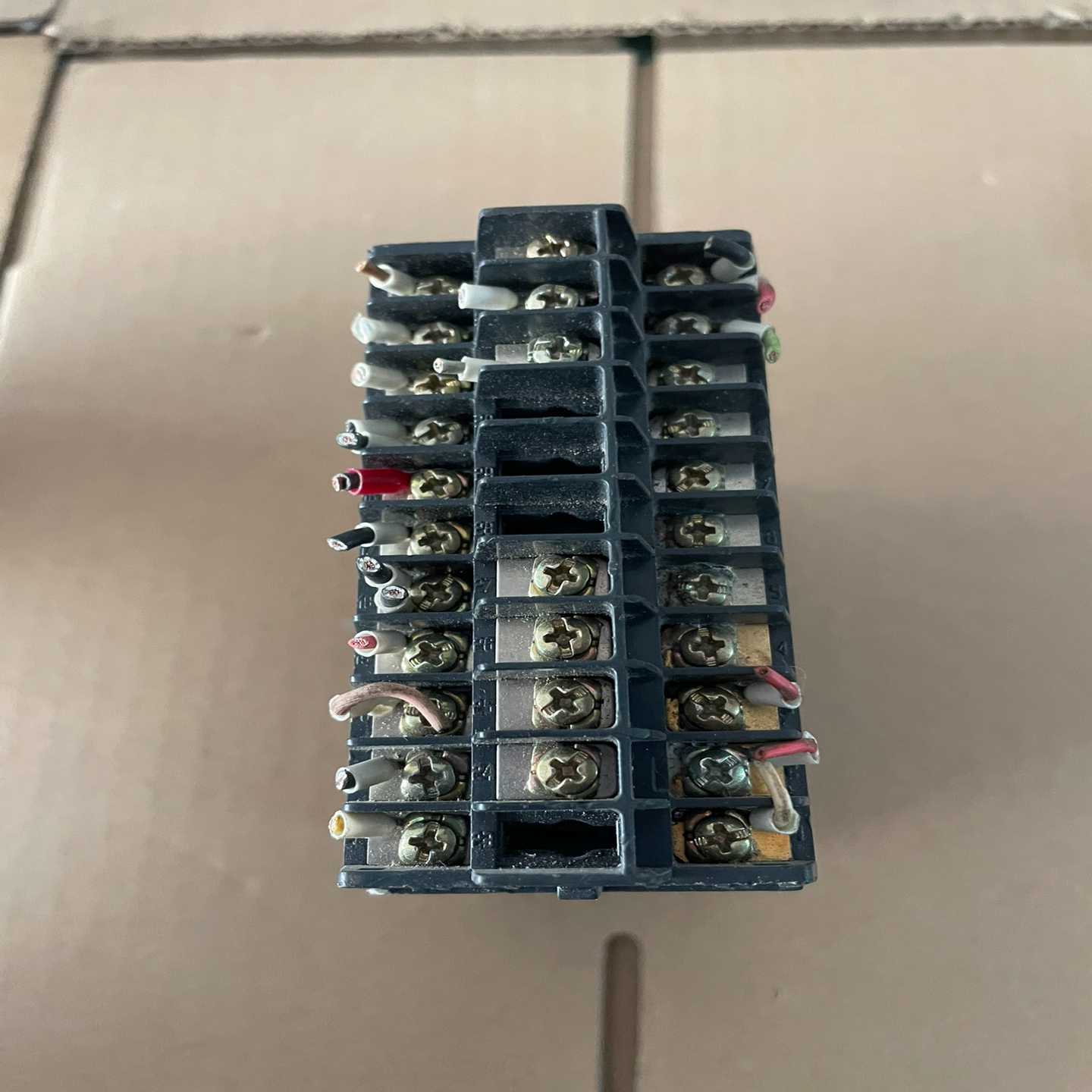 意大利GEFRAN杰弗伦控制器1600-RRRR10-000--议价商品 - 图2