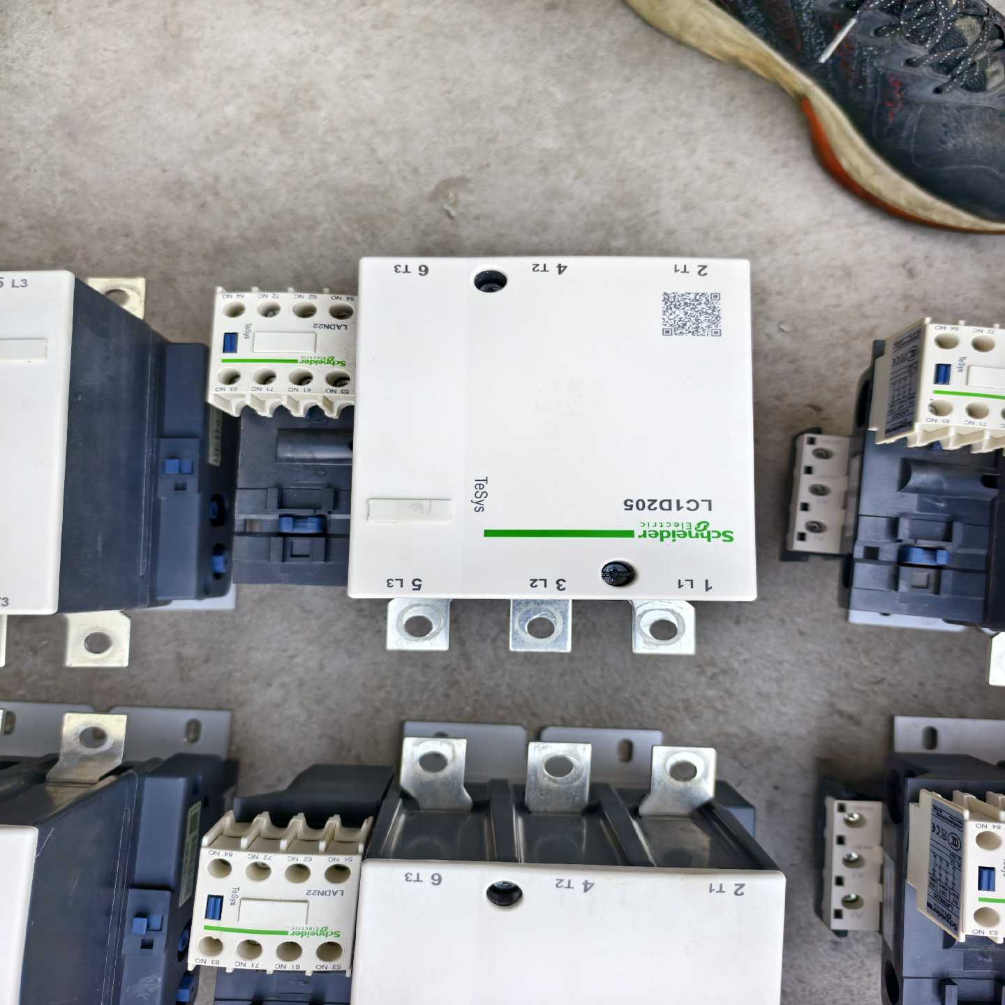 施耐德LC1D205M7C,LC1D205M5C,接触器,装--议价商品 - 图1