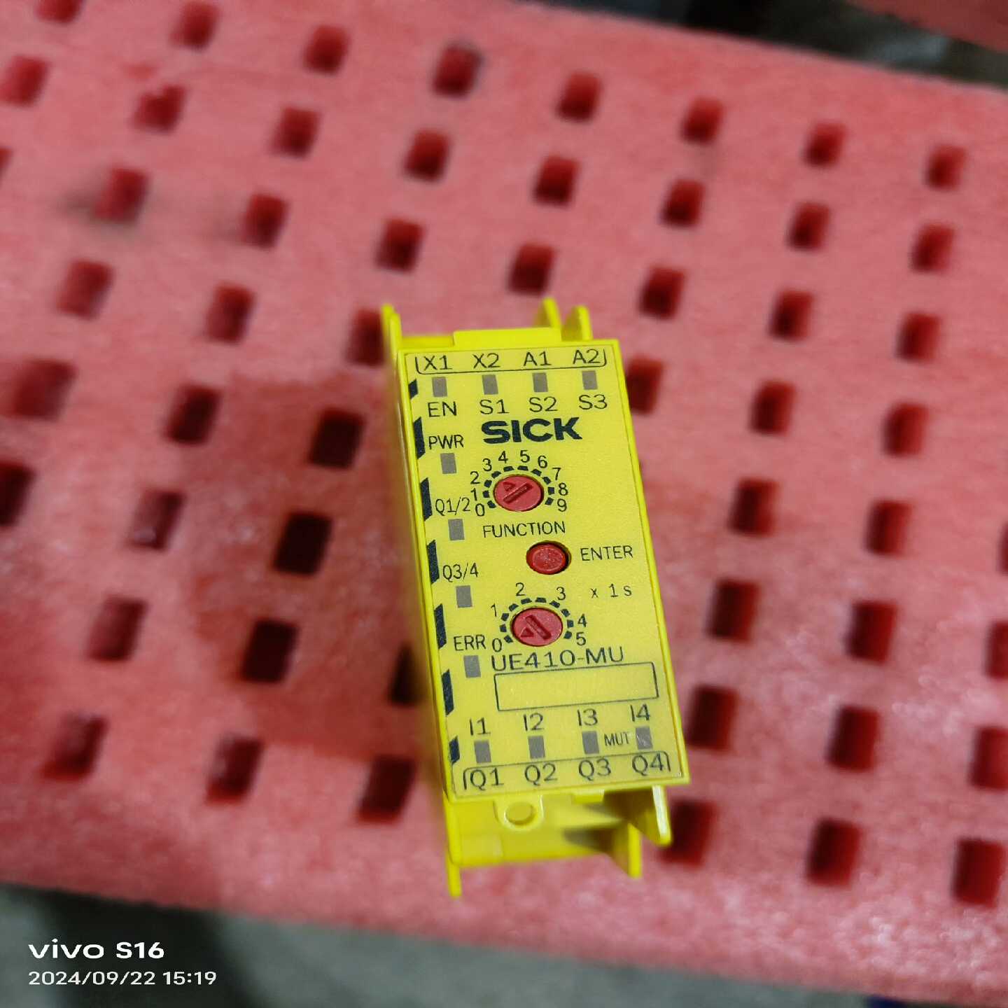 德国西克SICK安全继电器UE410-MU3T5,看图片拍--议价商品 - 图0