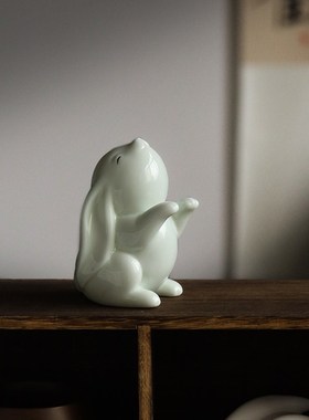 陶瓷可爱小兔子摆件创意工艺品家居装饰兔年生肖家居花盆造景玉兔