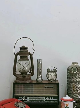 80后怀旧老物件收音机煤油灯暖瓶电话机复古马提灯民宿装饰摆饰