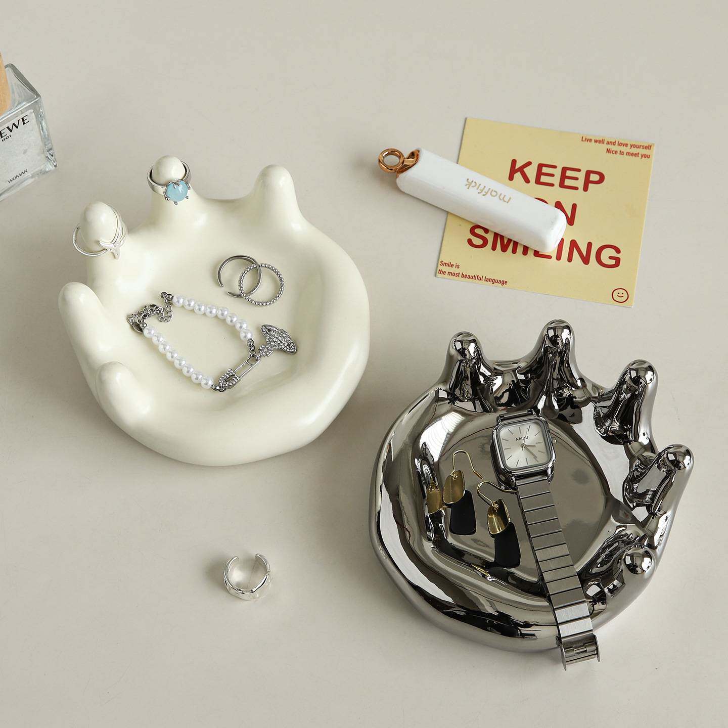 Creative palm ceramic jewelry storage tray, light luxury and high-end desktop entrance decoration, key ring display tray