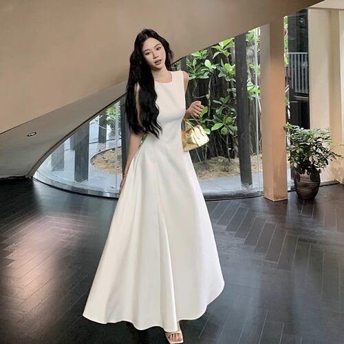 杏色连衣裙女高级感2026新款茶歇法式赫本风收腰显瘦无袖背心裙子 - 图3
