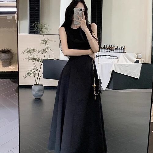 杏色连衣裙女高级感2026新款茶歇法式赫本风收腰显瘦无袖背心裙子 - 图1