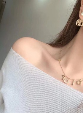 2024新款爆款项链气质锁骨链金色字母流苏镶钻轻奢小众项链配饰女