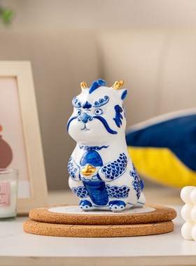 青花陶瓷龙摆件招财可爱办公室桌面装饰品乔迁新居礼物龙年吉祥物