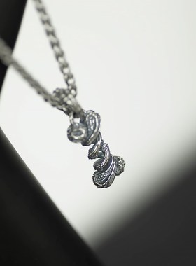 玄骨 纯银92h5复古做旧镂空骨头旋转吊坠合金麻花链复古精雕毛衣