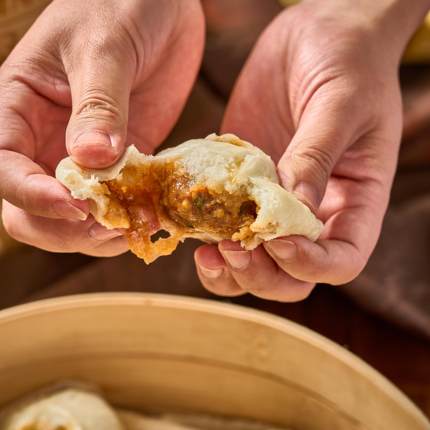 周阿公黑猪肉大肉包辣味嵊州老面鲜肉手工加热包子半成品营养早餐