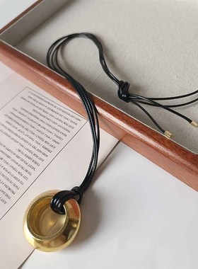 铜镀古银光轮吊坠项链银色圈圈黑皮绳长款配饰2024新款小众毛衣链