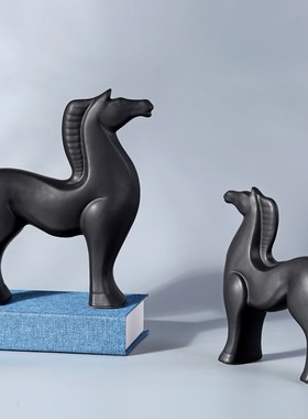 现代简约陶瓷黑白小n马摆件新中式家居样板房间展厅酒店博古架装