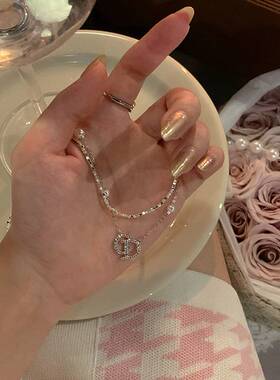 字母CD双层设计感项链女生轻奢小众珍珠锁骨链毛衣链颈链配饰