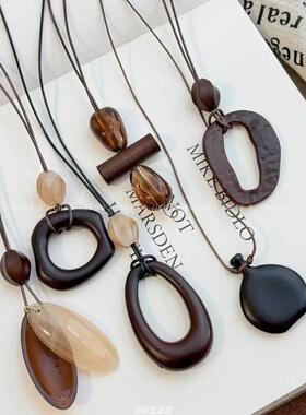 新中式镂空木质圆形吊坠项链女民族风小众设计毛衣链复古挂脖配饰