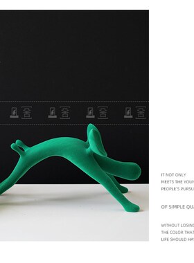 简约现代样板间售楼处电视柜外星狗动物绒面雕塑家居儿童房摆件