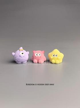 无聊了，摆几只多彩小毛怪玩可爱治愈电脑桌面日式工位办公桌摆件