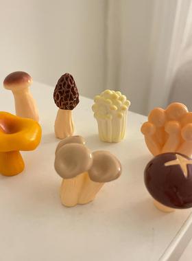 长蘑菇瞭！电脑萤幕摆件办公室治愈系工位解压好物桌面装饰礼物