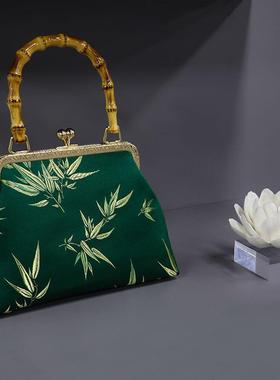 新中式风样板间衣帽间软装陈设样板房卧室衣柜摆件裙子收纳盒组合