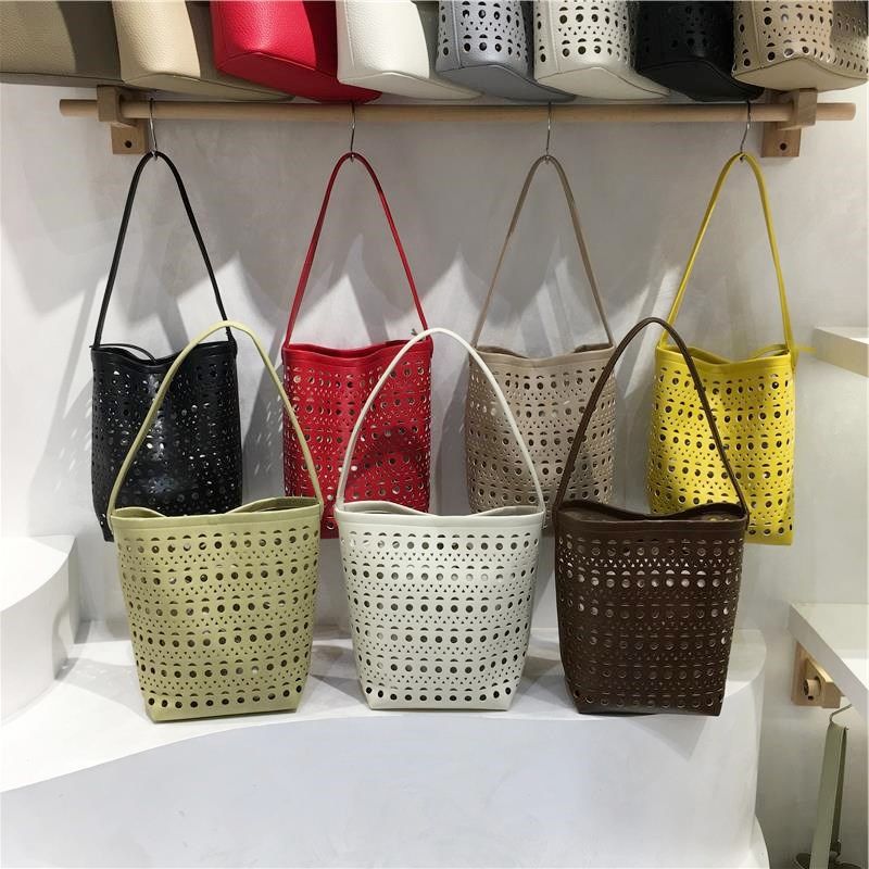 小脏柜 2025夏季镂空s雕花设计软皮质感大容量时尚单肩腋下水桶包,淘宝优惠券,粉丝福利购,淘宝优惠卷