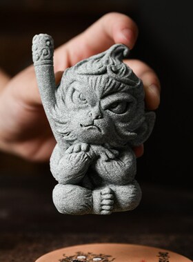 可爱卡通生气小猴子创意茶宠小摆件孙悟空齐天大圣茶桌茶台装饰品