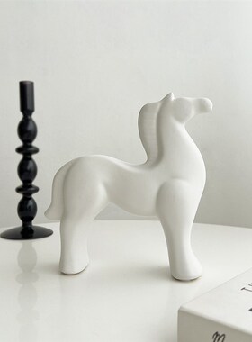 态生活北欧简约创意高级感饰品网红家居客厅酒柜马到成功装饰摆饰