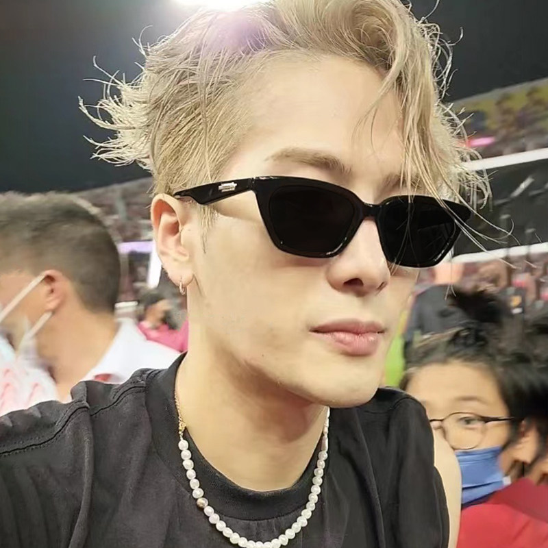 Wang Jiaer's same sunglasses for men, European and American cat-eye triangle retro small frame nightclub polarized sunglasses for women