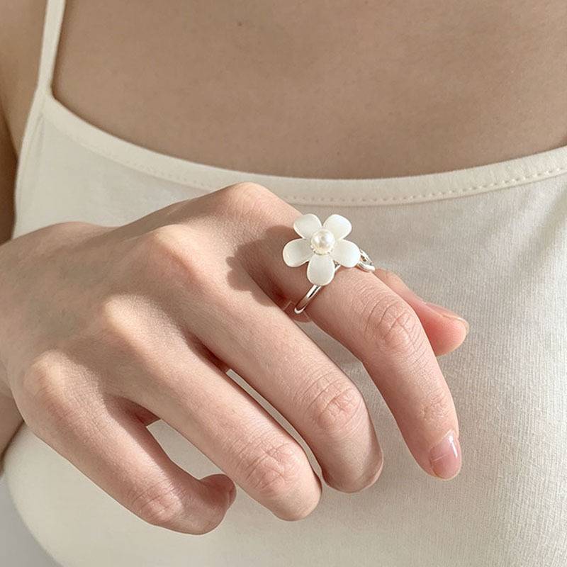 Korean small flower curled pearl ring, silver flower temperament, cute and playful, versatile index finger ring, light luxury ring