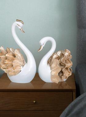 欧式创意家居桌面装饰品新房客厅电视柜酒柜天鹅摆件结婚新婚礼物