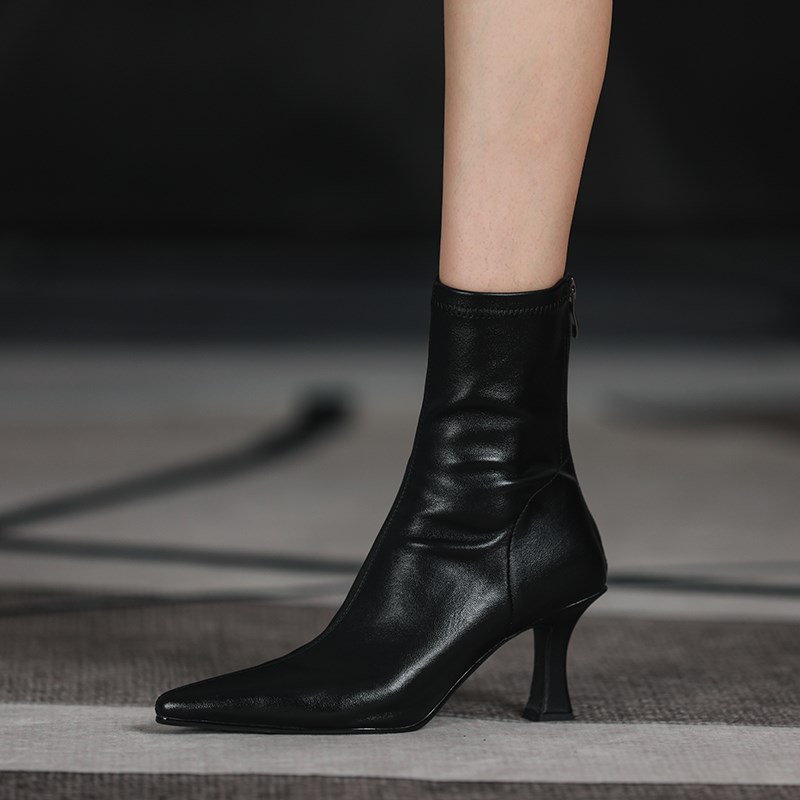 The owner keeps it for himself! e looks great~! Fashionable pointed toe stiletto boots, spring and autumn high-heeled elastic short boots for women, sock boots