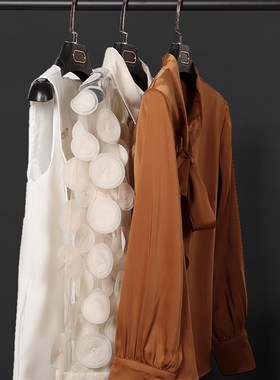 轻奢样板房衣帽间装饰品摆件衣柜展厅软装棕色高跟鞋收纳箱包套装