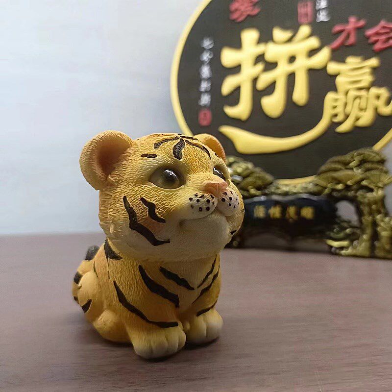 Cute tiger holds wealth, color-changing tea i pet ornaments, high-quality tea tray, high-end tea set accessories, fortune-making tea table tea